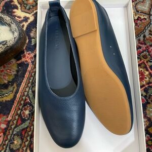 Everlane Italian Day Glove flats in blue. 7.5
